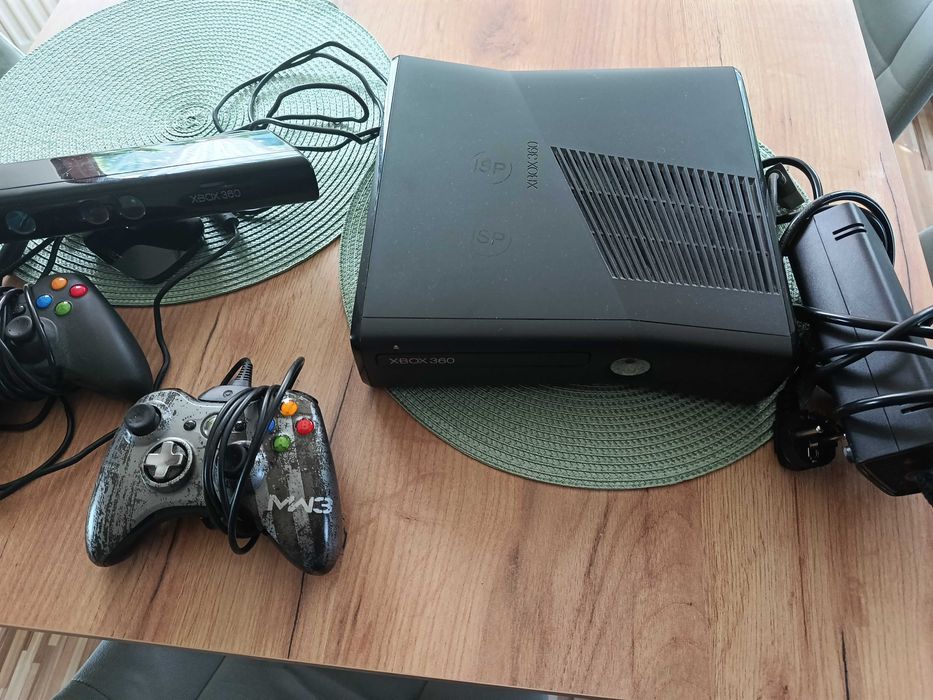 Konsola xbox 360 Kinect i zestaw gier