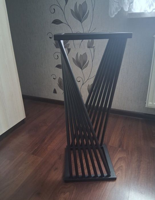 Stojak metalowy czarny