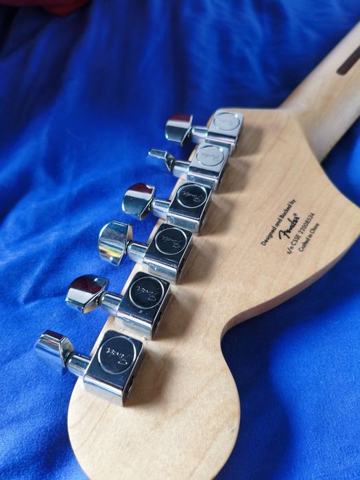 Squier Stratocaster aktywne EMG