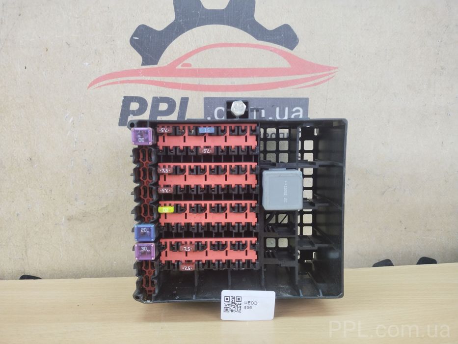 Ford Fiesta Mk7 2008-2017 блок реле предохранителей BA6T-14A005-HEA