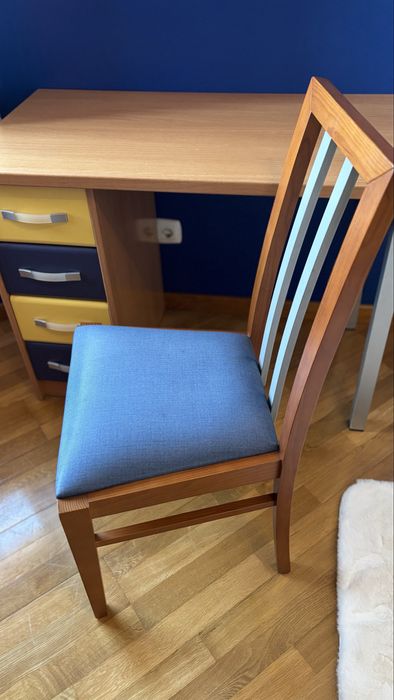 Cadeira secretaria e estante