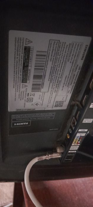 Продам smart телевизор 40^
