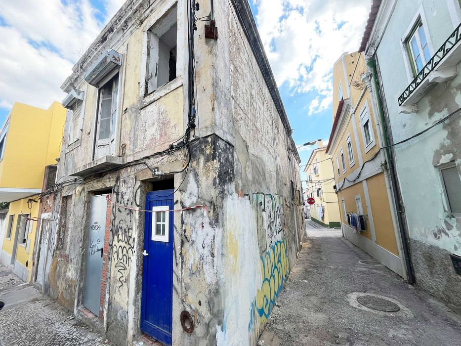 VENDEM-SE 2 PRÉDIOS - REMODELAÇÃO TOTAL - B. FONTE NOVA