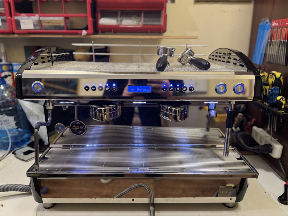 Професійна Кавоварка / Кавомашина Reneka