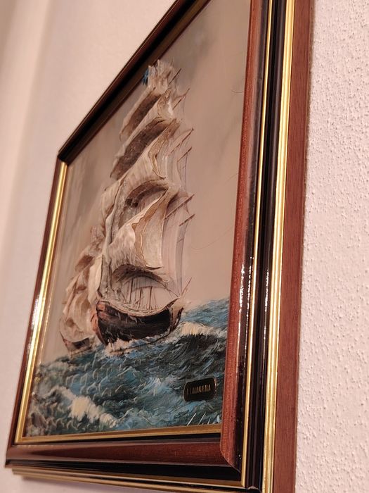 Quadro em Relevo de um Barco Modelo Caravela