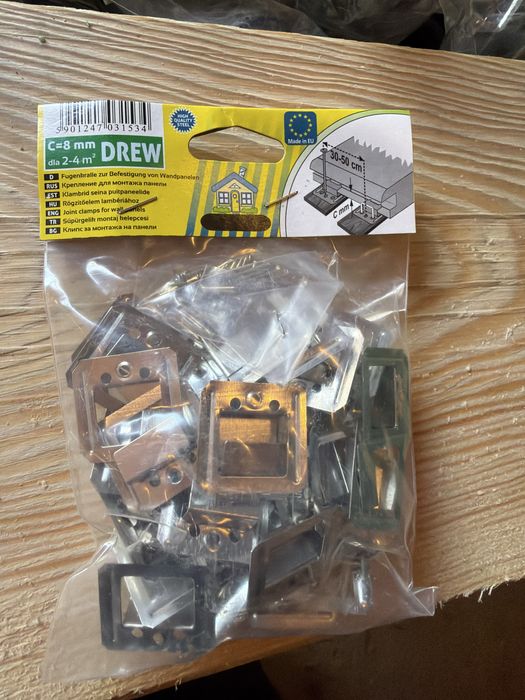 Uchwyt mocujacy paneli boazeryjnych C=8mm