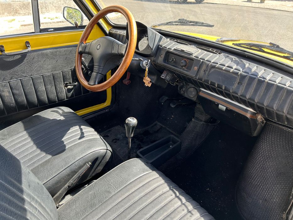 Fiat 126 de 1974 amarelo