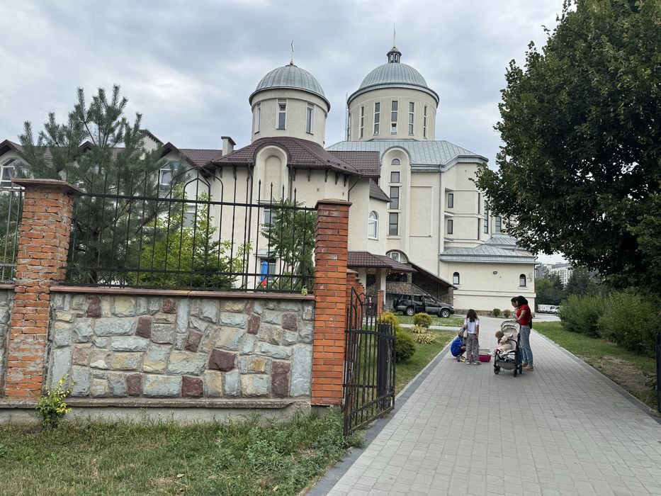 Здаю окрему кімнату для дівчини . Вулиця Паркова .Проживання з молодою власницею.