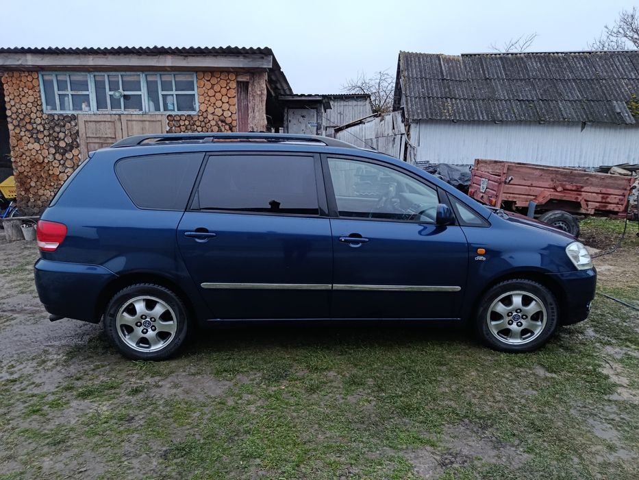 Toyota Avensis Verso 2003 р