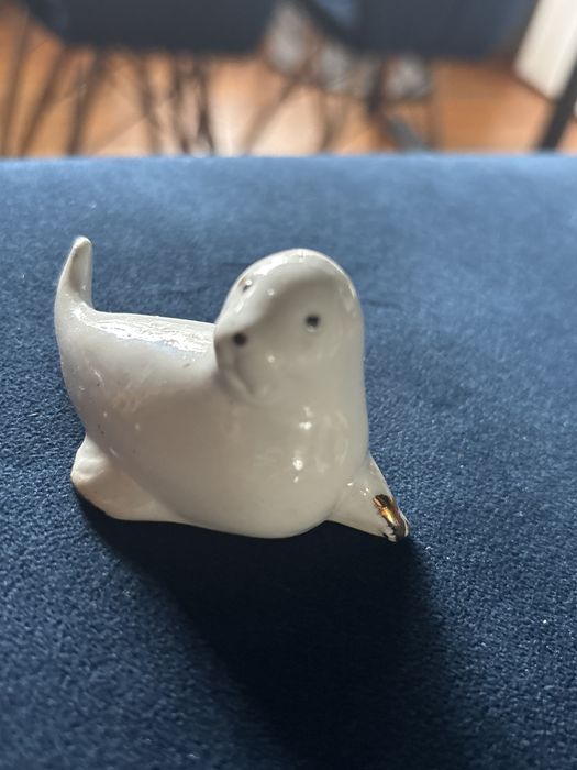 Stara porcelanowa foczka