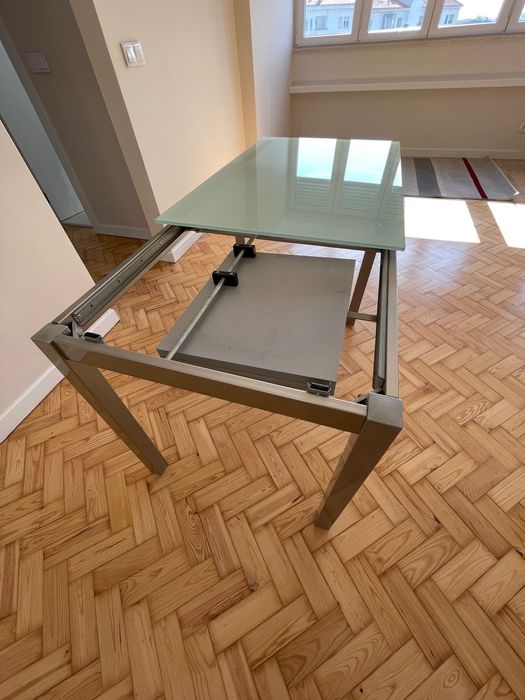Mesa de vidro extensível