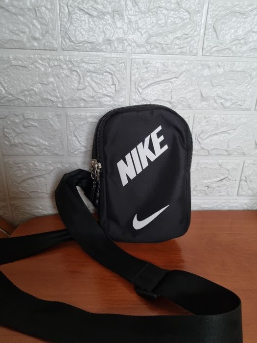 Nerka nike saszetka czarna
