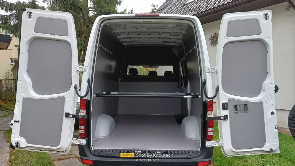 Zabudowa przestrzeni ładunkowej busa dla Mercedes Sprinter L2H2