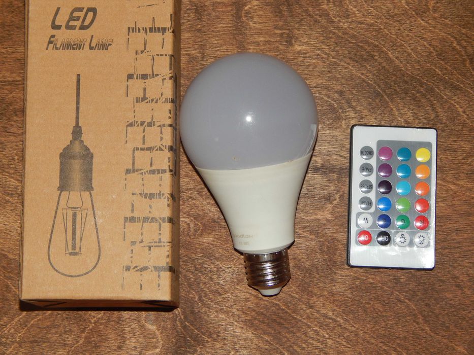 Лампа разноцветная диско лампочка с пультом управления в плафон Е27