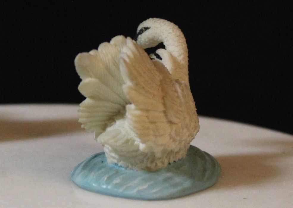 Cisnes dos anos 80, ave aquática, lago, natureza, estatuetas, pássaros