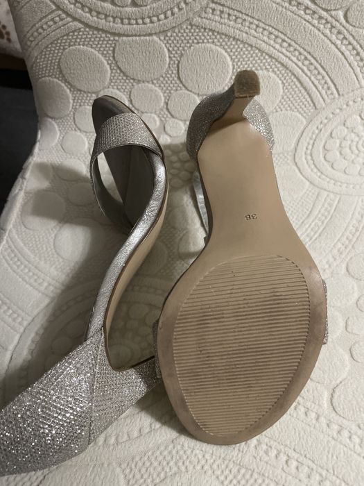 Sandaly na obcasie  srebrne