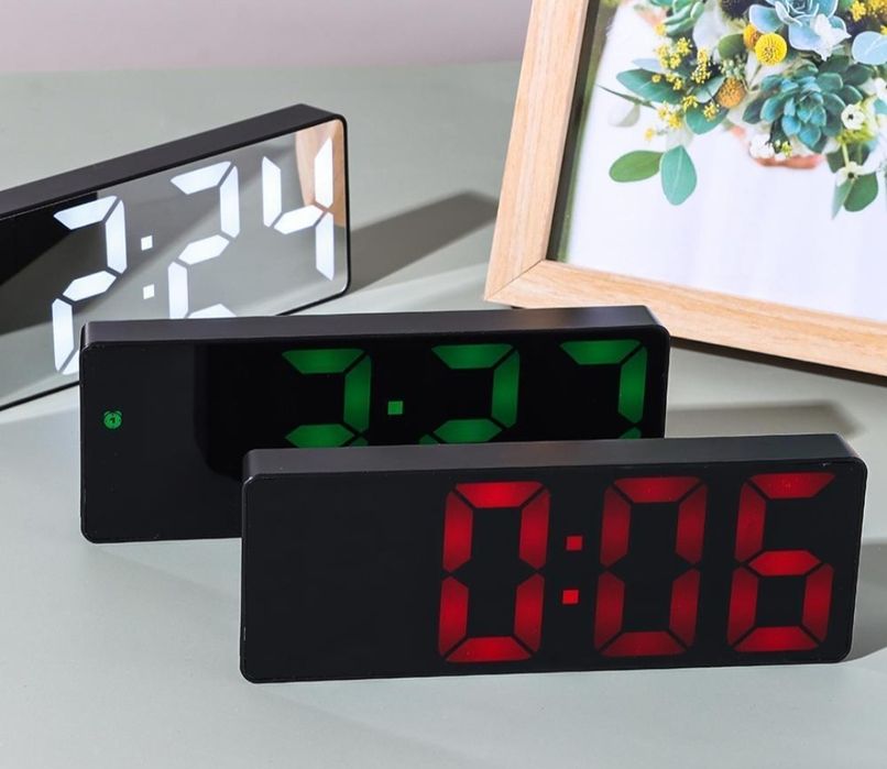 Nowoczesny Zegar LED – Styl i Funkcjonalność