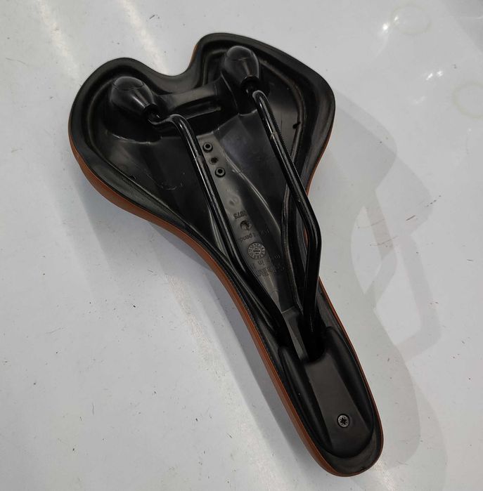 BMW Cruise NBGIII rower siodełko brązowe Selle Royal Frecia