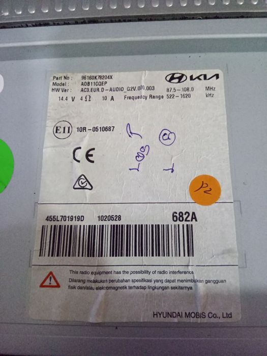RADIO COM ECRÃ HYUNDAI I10 / 96160K78204X COMO NOVO