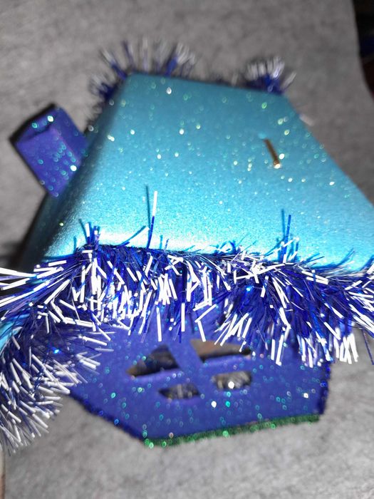 Новогодняя подарочна коробка для конфет или игрушек домик