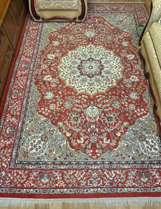 Ковёр , б/у в хорошем состоянии.