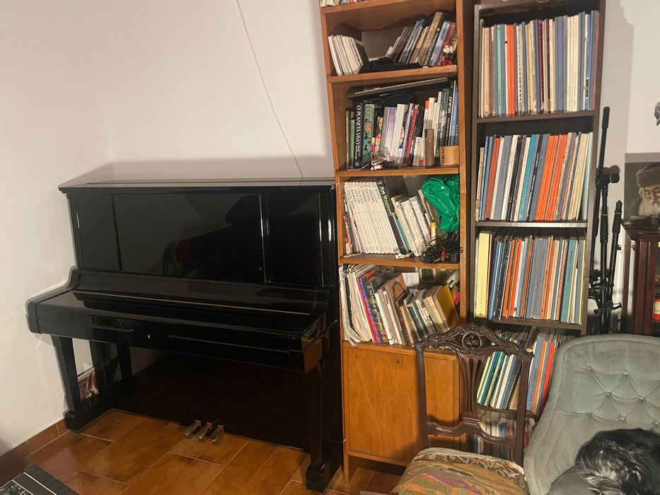 Excelente piano Yamaha UX-3 feito à mão