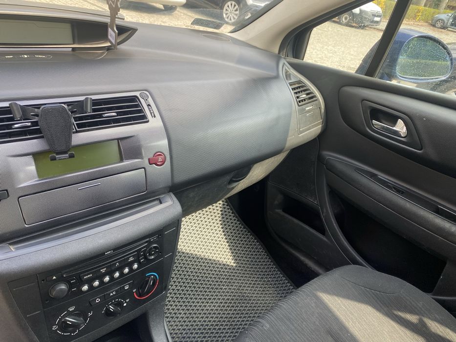 Sprzedam Citroen C4 1.4 16 V