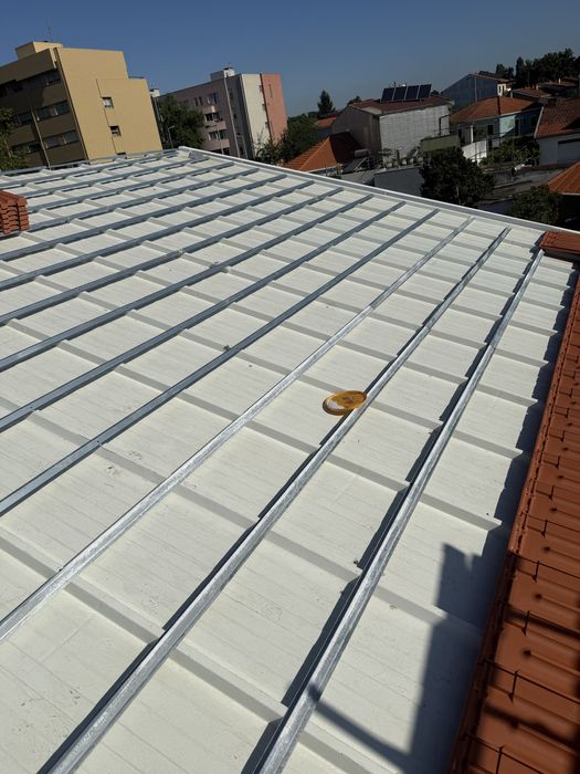 Recuperacao de telhados e caleiras como tambem fazemos novos