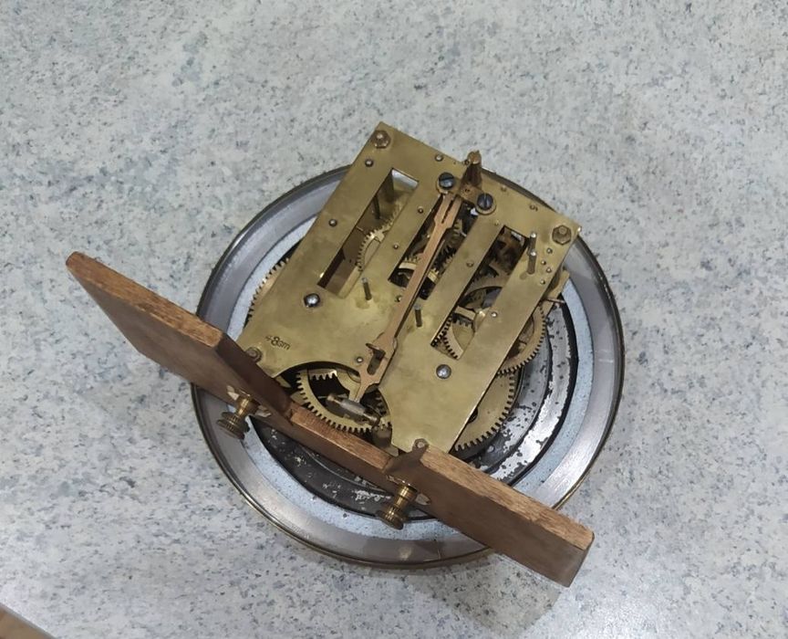 Механизм для старинных часов