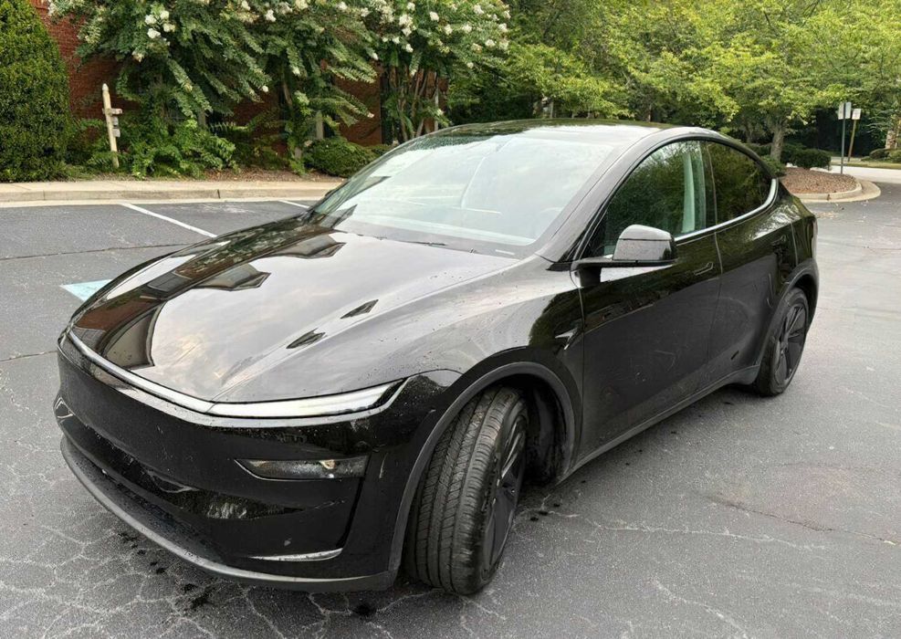 Tesla Model Y      2026