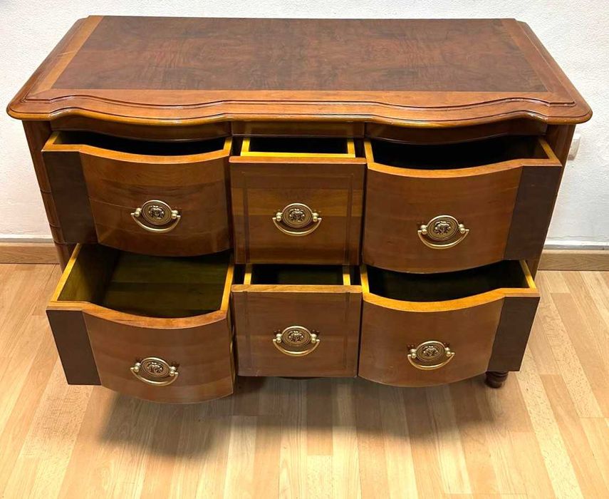 Comoda antiga, de seis gavetas  altura 90 cm