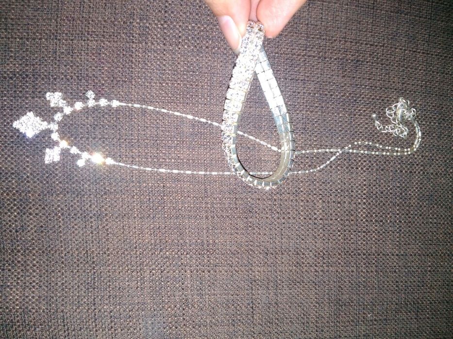 Biżuteria ze sztucznymi cyrkoniami