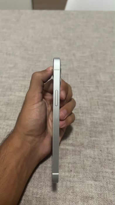 Iphone 12 128gb Branco com capa de protecao azul