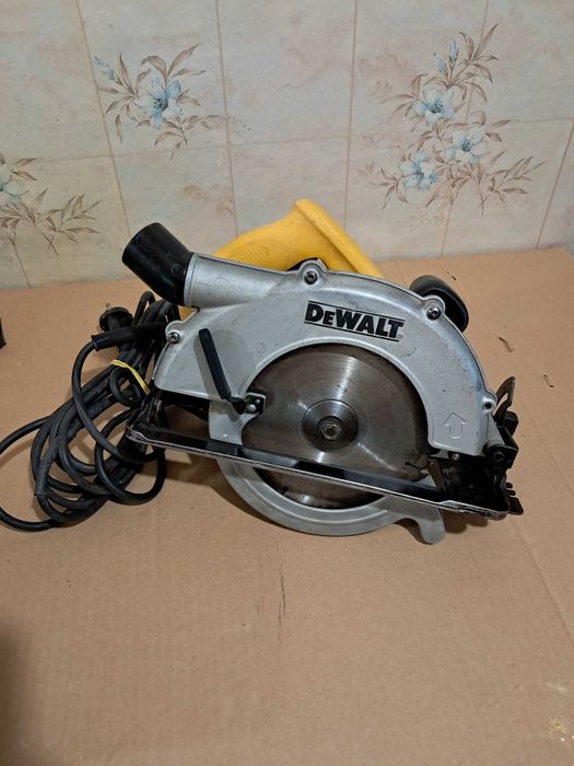 пила ручная DeWALT  D23620 -QS как новая