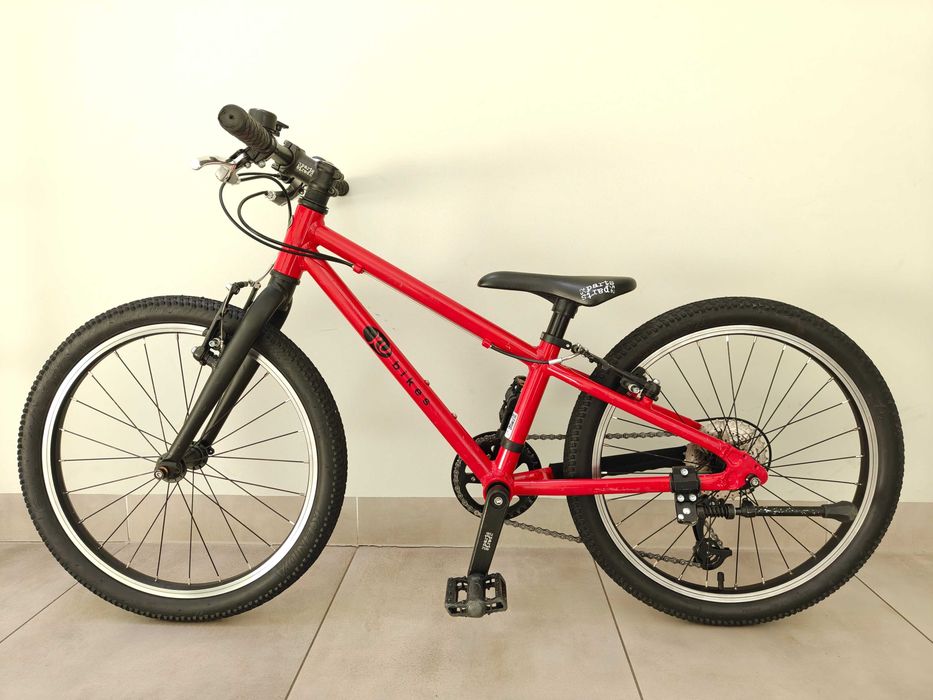 Rower dziecięcy Kubikes 20S - czerwony - lekki jak woom (7,5 kg)