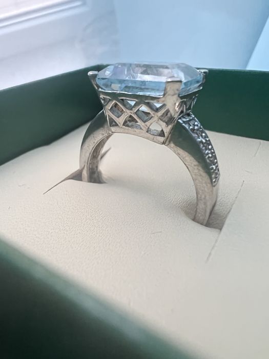 Серебряное кольцо с топазом