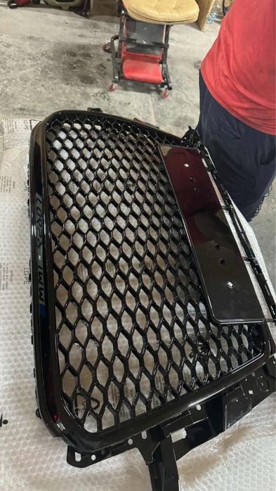 Grill atrapa plaster miodu Q5 8R 12-16