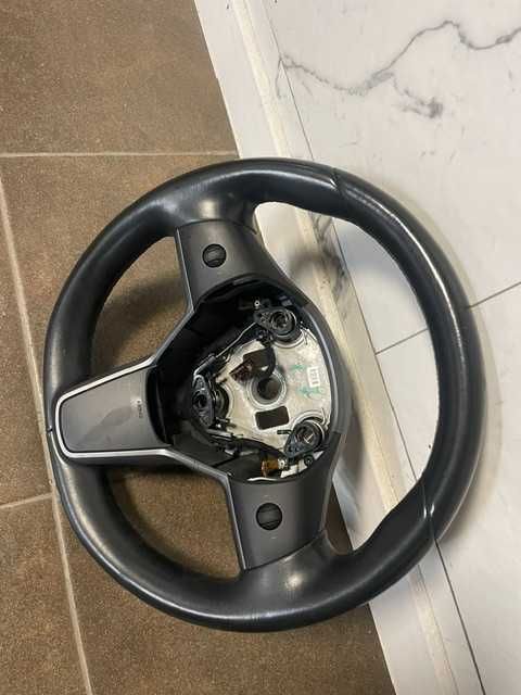 Кермо Tesla Model 3