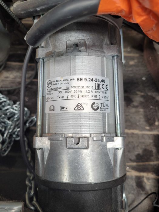 Brama segmentowa garażowa białe 300 x 300