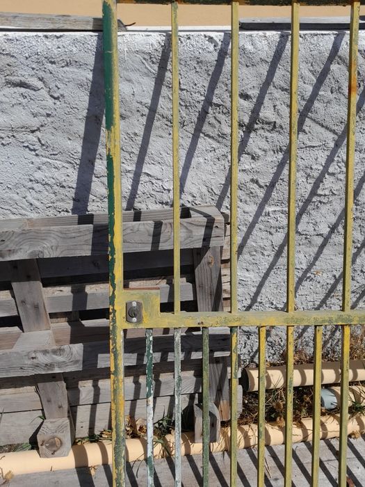 Portão ferro bom estado