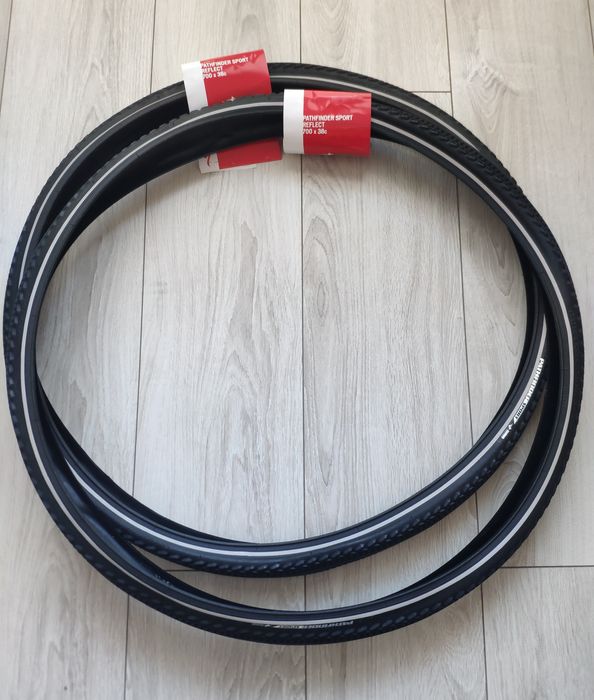 2 x Specialized Pathfinder Sport Reflect 700 x 38c