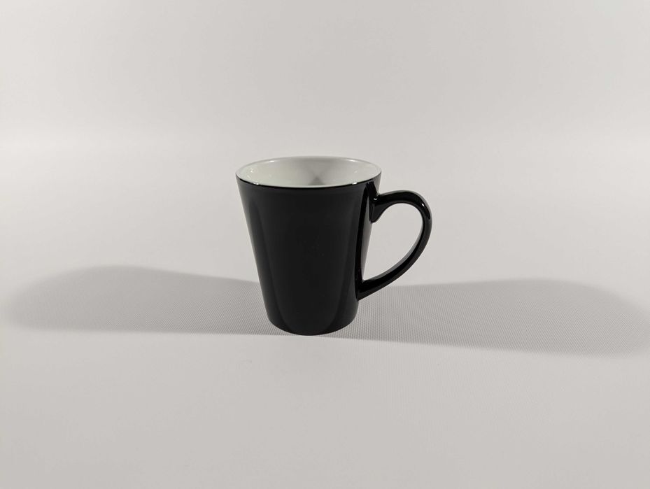 Czarny ceramiczny kubek pojemność 300 ml
