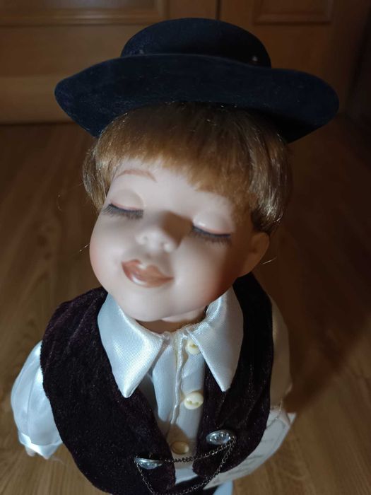 Casal de Bonecas de Porcelana – Amor intemporal