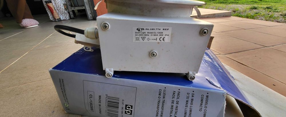 Foco de tecto de encastrar novo na caixa 2x 26w