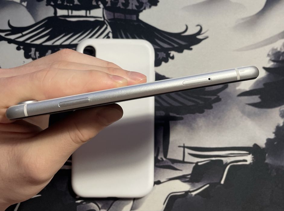 iPhone Xr White на 64gb