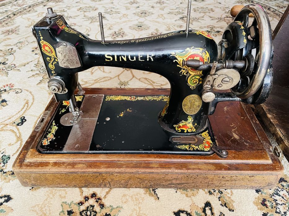 Швейная машинка SINGER.