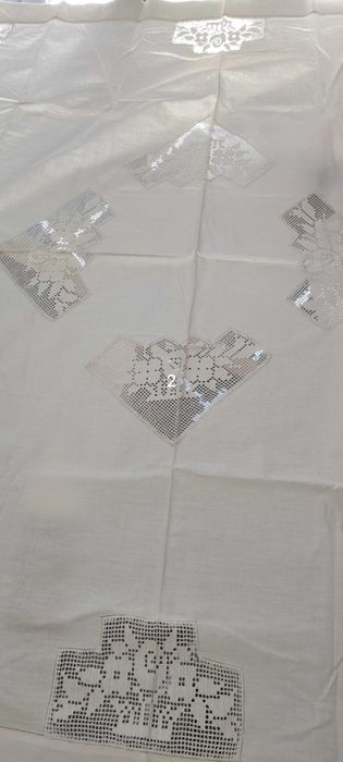 Toalhas de mesa/ colcha em linho e renda