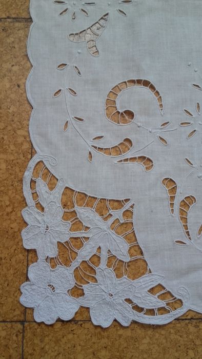 Naperõns de linho bordado Richelieu