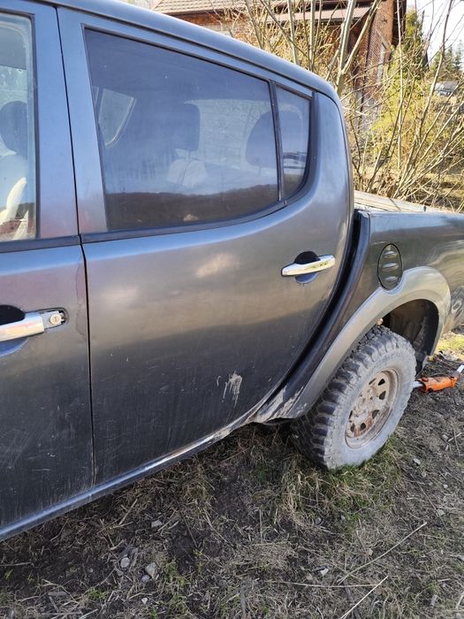 Mitsubishi L200 2.5 DID drzwi prawe lub lewe
