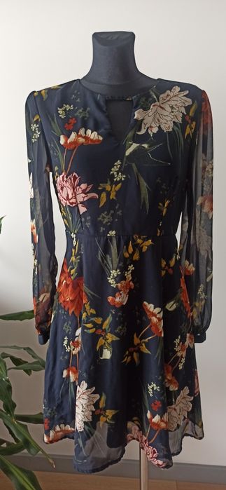 Kolorowa sukienka, lekka i elegancka